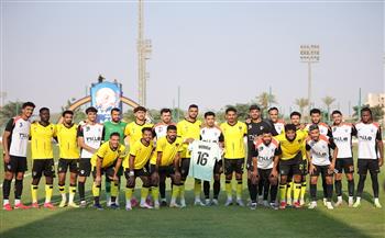 لاعبو الزمالك ودجلة يدعمون بونجا على هامش المباراة الودية