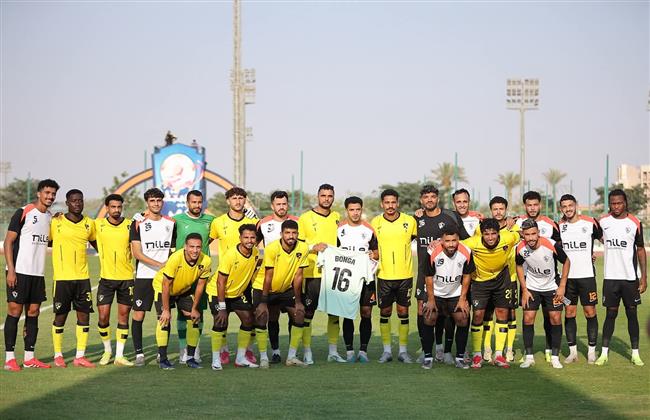 لاعبو الزمالك ودجلة يدعمون بونجا على هامش المباراة الودية