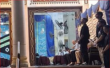 «ليجي سي» أول الحاضرين في عزاء والدة فليكس بمسجد أبو المكارم