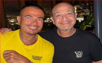 عمرو أديب مشيدًا بذكاء عمرو دياب: عنده آراء جدلية ومخ جميل