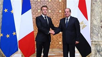 الرئيس السيسي يبحث مع نظيره الفرنسي جهود وقف إطلاق النار في غزة