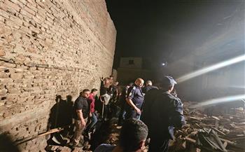 انهيار منزل في أسيوط.. وجهود مكثفة للبحث عن مسنة تحت الأنقاض