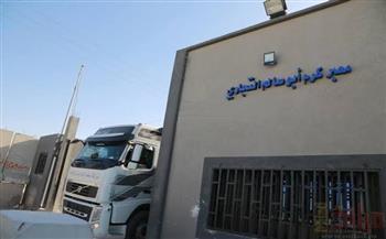 إدخال شاحنات المساعدات إلى معبر كرم أبو سالم تمهيدًا لإيصالها للفسطينيين بقطاع غزة