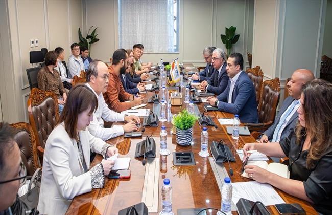 رئيس اقتصادية قناة السويس يستقبل وفدًا تجاريًا صينيًا رفيع المستوى 