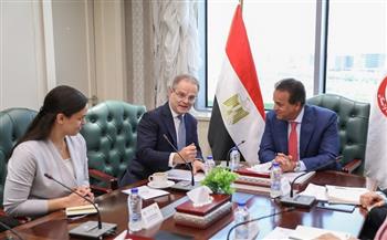 وزير الصحة يبحث مع السفير البريطاني سبل تعزيز التعاون والاستثمار في القطاع الصحي