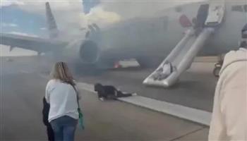 "أنتم تشتعلون الآن".. ركاب طائرة أمريكية ينجون بمزلق قابل للنفخ (فيديو)