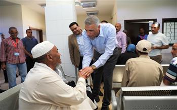 محافظ أسوان يتابع ميدانيًا الخدمات المقدمة بالقومسيون الطبي ضمن منظومة التأمين الصحي الشامل