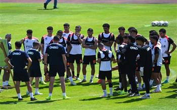 يانيك فيريرا يلقي محاضرة فنية للاعبي الزمالك 