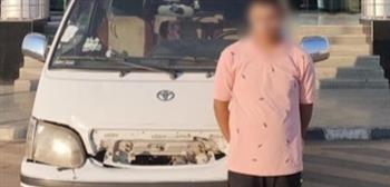  ضبط سائق "ميكروباص" للسير عكس الاتجاه والتعدي على قائد سيارة بمفك في الجيزة