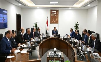 رئيس الوزراء يعقد اجتماعًا لمتابعة جهود خفض الأسعار المختلفة مع التجار والمصنّعين
