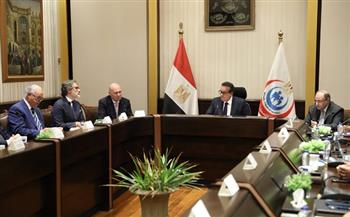 وزير الصحة يبحث مع رئيس اتحاد الصناعات الدوائية بإيطاليا سبل توطين صناعة الأدوية
