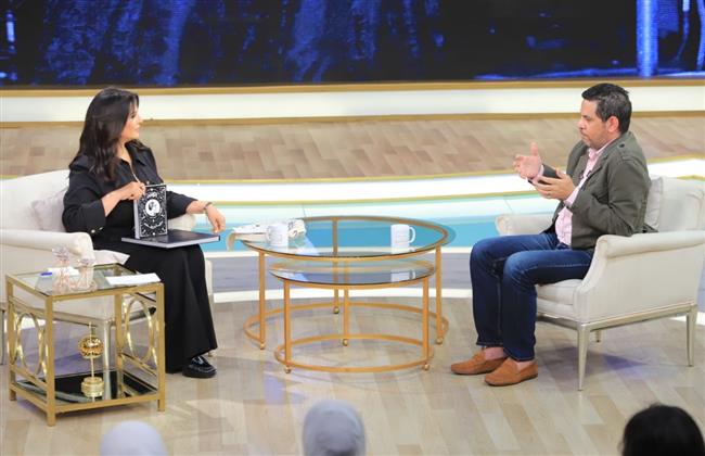 منى الشاذلي تعرض صورًا نادرة من حياة أم كلثوم.. الليلة