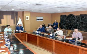 نائب وزير الصحة تبحث تعزيز دور الشراكة مع جامعة المنصورة