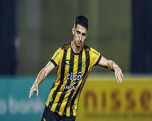 لاعب فلسطيني على رادار الأهلي  