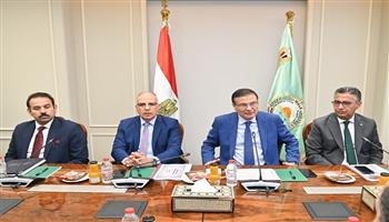 وزراء الزراعة والري والتموين يناقشون مضاعفة إنتاجية السكر وتعظيم العائد من المياه