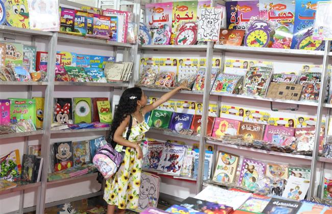  إقبال جماهيري واسع على فعاليات معرض الفيوم للكتاب 2025