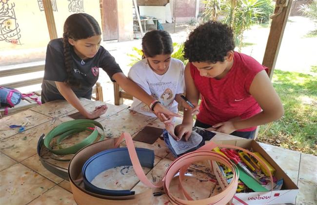 ورشة رسم لوحات وعمل مجسمات بقشرة الخشب الملون بمتحف زكريا الخناني وعايدة عبد الكريم  