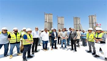 وزير الإسكان يطلق الملء التجريبي لأكبر بحيرات "كريستال لاجون" في العلمين الجديدة