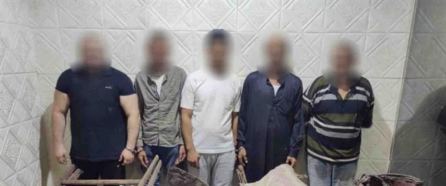 سقوط 5 أشخاص ينقبون عن الآثار داخل عقار في الحدائق