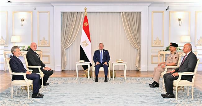 الرئيس السيسي يبحث مع وزير الدفاع الإيطالي تعزيز التعاون العسكري والأمني بين البلدين 