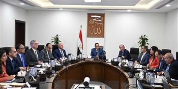 رئيس الوزراء يستعرض الفرص الاستثمارية الجاري التفاوض بشأنها مع عدد من دول الخليج