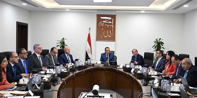 رئيس الوزراء يستعرض الفرص الاستثمارية الجاري التفاوض بشأنها مع عدد من دول الخليج