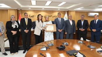 محافظ الجيزة يكرم أوائل الثانوية العامة والدبلومات الفنية