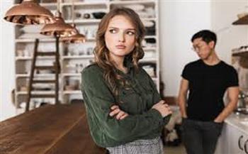علامات تؤكد أن شريك حياتك مستمع سيء لك