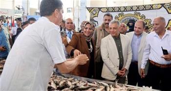محافظ الإسماعيلية يطلق مبادرة تخفيض أسعار الأسماك "أسماك البلد لأهل البلد"