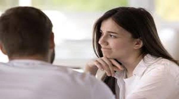 إذا كنتِ تتجنبين التواصل البصري حتى مع المقربين.. فهذه السمات تميزك