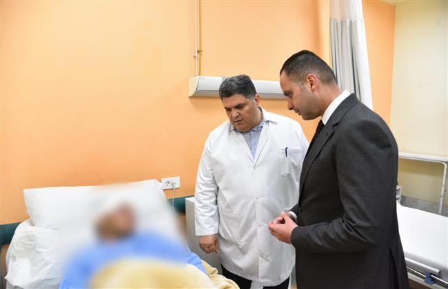 «نائب وزير الصحة» يتفقد الحالة الصحية لمصابي حادث الإقليمي في مستشفى الباجور التخصصي 