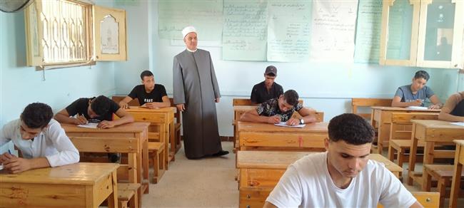 شمال سيناء: طلاب القسم العلمي بالثانوية الأزهرية يؤدون امتحانات الرياضيات التطبيقية