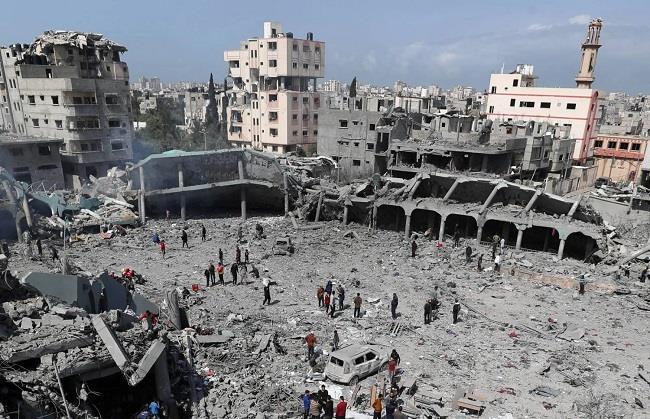استشهاد 8 فلسطنيين وإصابة آخرين في قصف الاحتلال لحي الزيتون وجباليا البلد بغزة