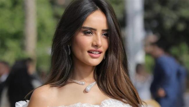 زينة في الغردقة بسبب "ورد وشوكولاتة" ! 