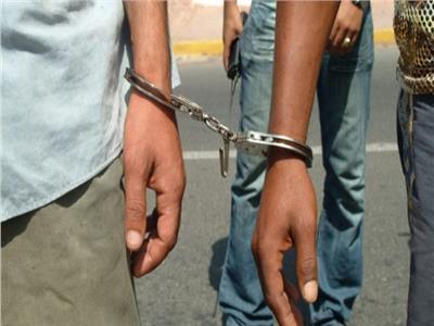 تجديد حبس عاطلين انتحلا صفة رجال شرطة للنصب على المواطنين