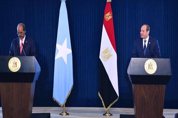 الرئيس السيسي يؤكد دعم مصر الكامل للمساعي الرامية إلى تحقيق توافق وطني في الصومال