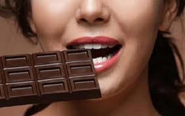 في اليوم العالمي للشوكولاتة.. تعرفي على فوائدها الصحية والنفسية للنساء