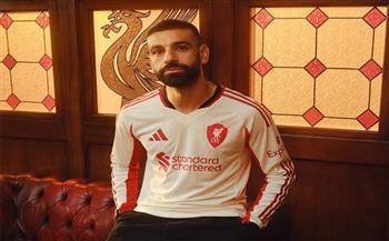 ليفربول يكشف عن زيه الاحتياطي استعدادًا لموسم 2025-2026