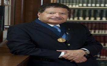 عالِم غيّر الزمن.. ذكرى وفاة أحمد زويل رائد الفيمتوثانية