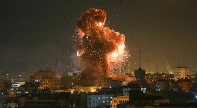 إعلام فلسطيني: الاحتلال ينفذ عمليات نسف بتفجير روبوت مفخخ بحي الزيتون شرقي غزة
