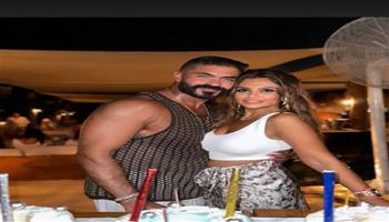 بحضور إلهام شاهين وكريم فهمي.. خالد سليم يحتفل بعيد ميلاد زوجته