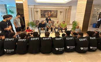 طارق محروس يزور منتخب الناشئين ويحفزهم بعد تعافيه من وعكته الصحية