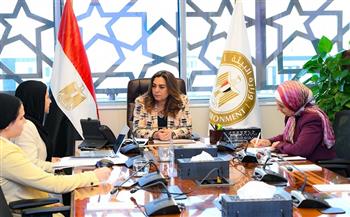 منال عوض تستعرض ملفًا حول المشروعات التي تنفذها وزارة البيئة من خلال مرفق البيئة العالمية