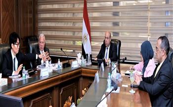 وزير الطيران المدني يستعرض مع وفد مطار إنتشون الكوري تطوير وتشغيل المطارات المصرية