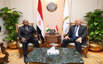 وزير الصناعة والنقل يبحث مع وزير الخارجية الإيفواري أوجه التعاون المشترك 