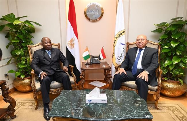 وزير الصناعة والنقل يبحث مع وزير الخارجية الإيفواري أوجه التعاون المشترك 