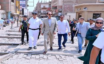 محافظ سوهاج يوجه برفع القمامة خلال جولة مفاجئة بقرية برديس