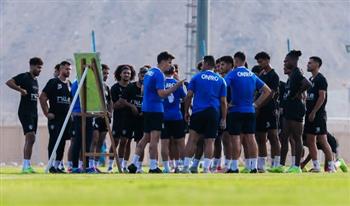 فيريرا يلقي محاضرة فنية للاعبي الزمالك على هامش المران الجماعي