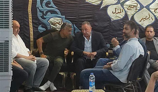 محمود الخطيب يشارك في عزاء والد العامري فاروق