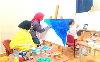 ورشة رسم أكريليك للدكتورة شروق علي بمركز الإبداع الفني بدمنهور